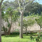 Le Due Corti Bed and Breakfast 3*